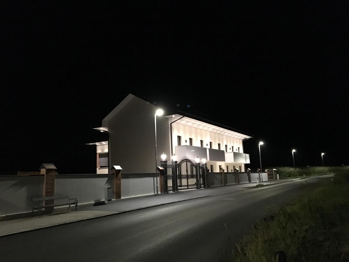 Mattone Aparthotel Lanzenkirchen Bagian luar foto
