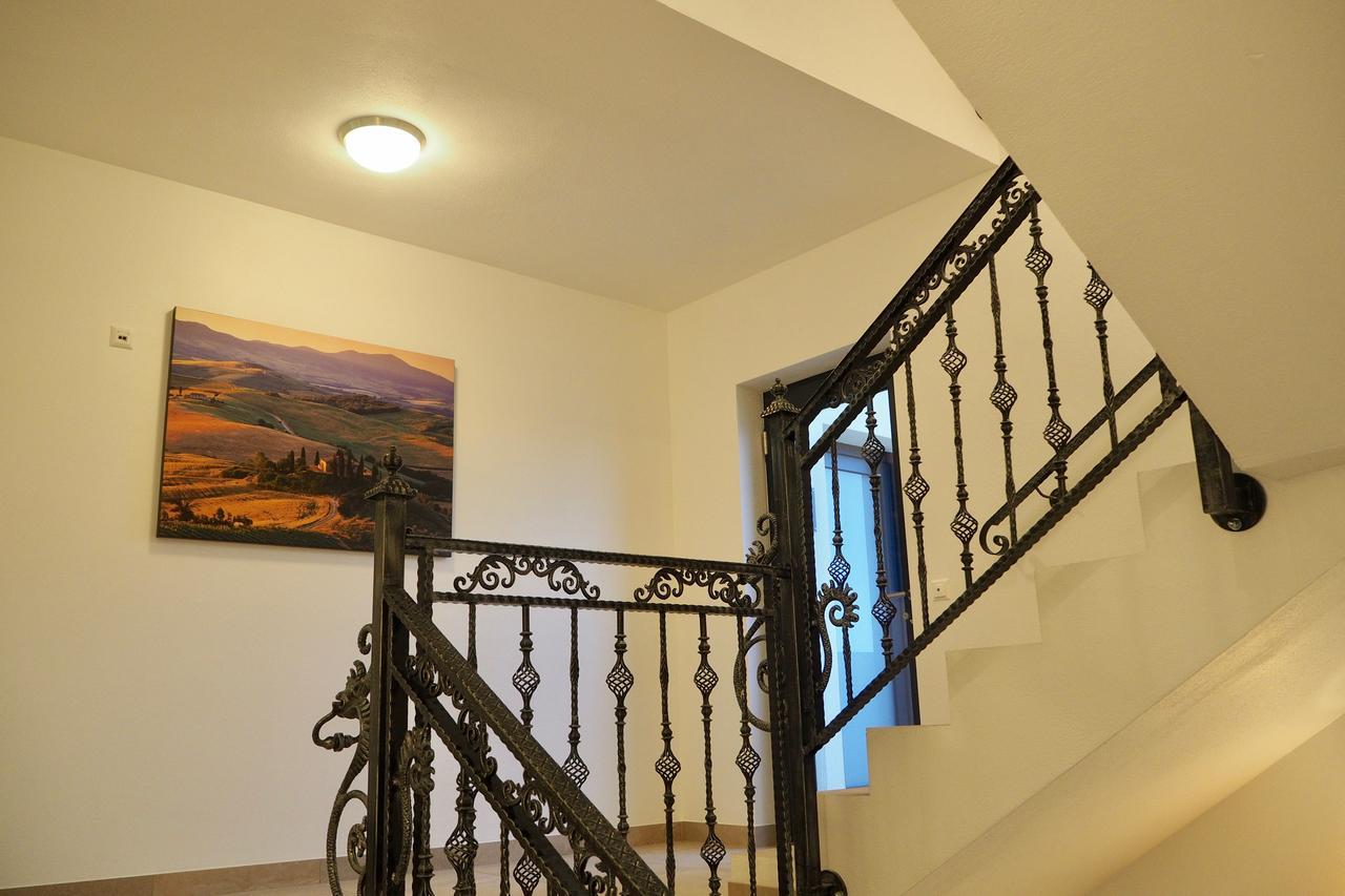 Mattone Aparthotel Lanzenkirchen Bagian luar foto